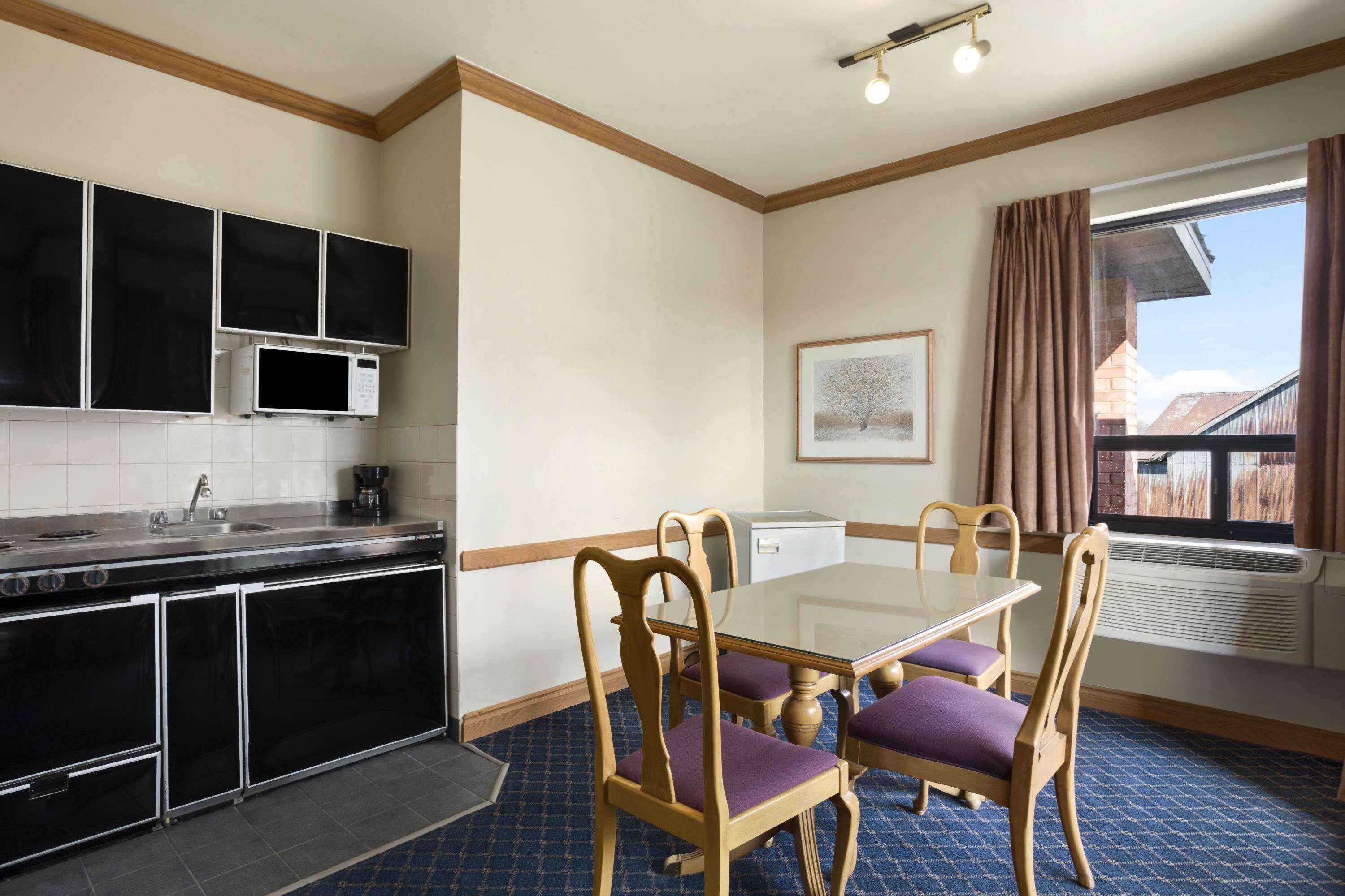 Travelodge By Wyndham Chatham Chatham-Kent Exterior foto