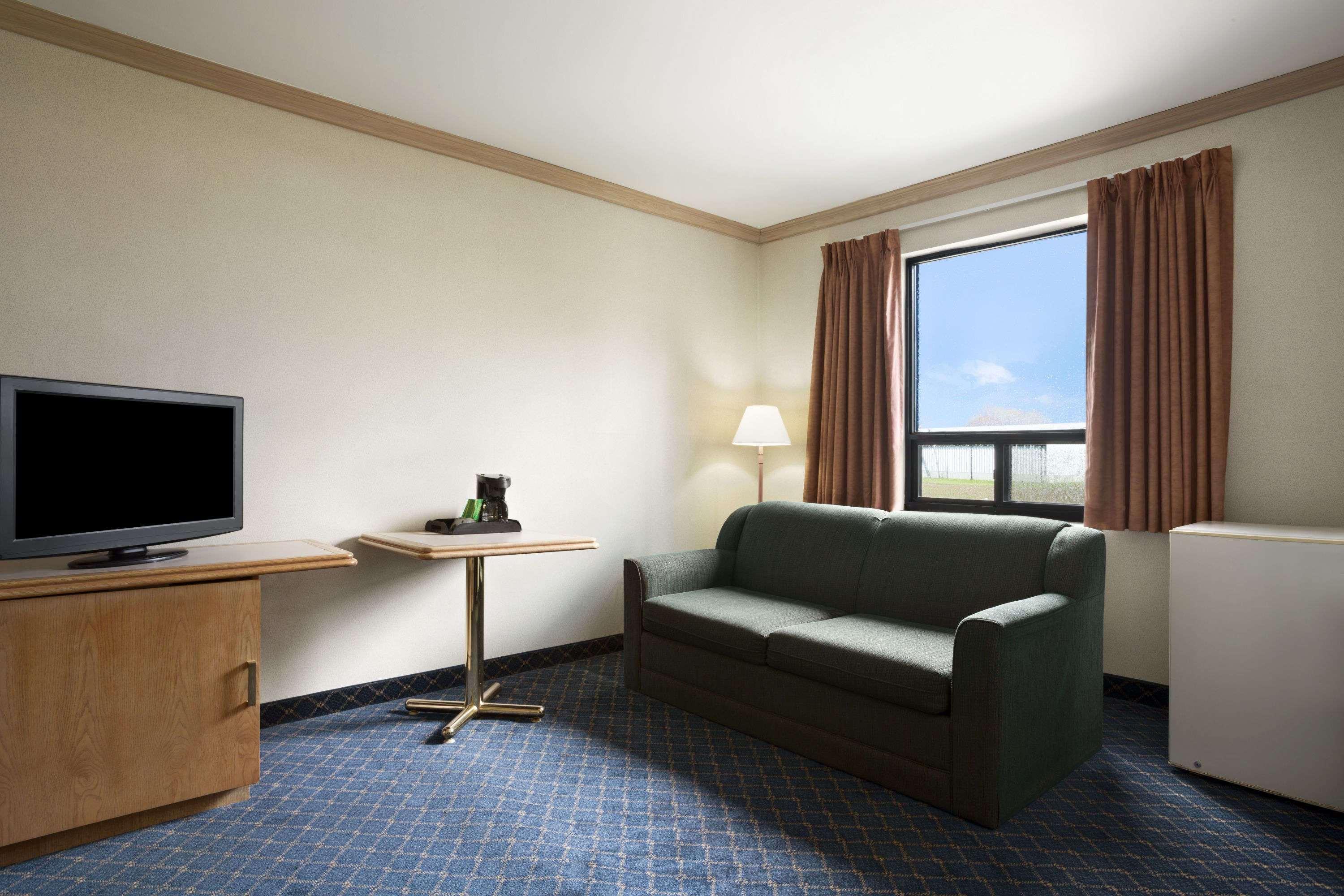 Travelodge By Wyndham Chatham Chatham-Kent Exterior foto