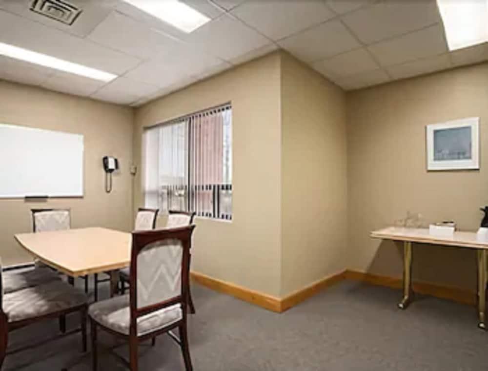 Travelodge By Wyndham Chatham Chatham-Kent Exterior foto